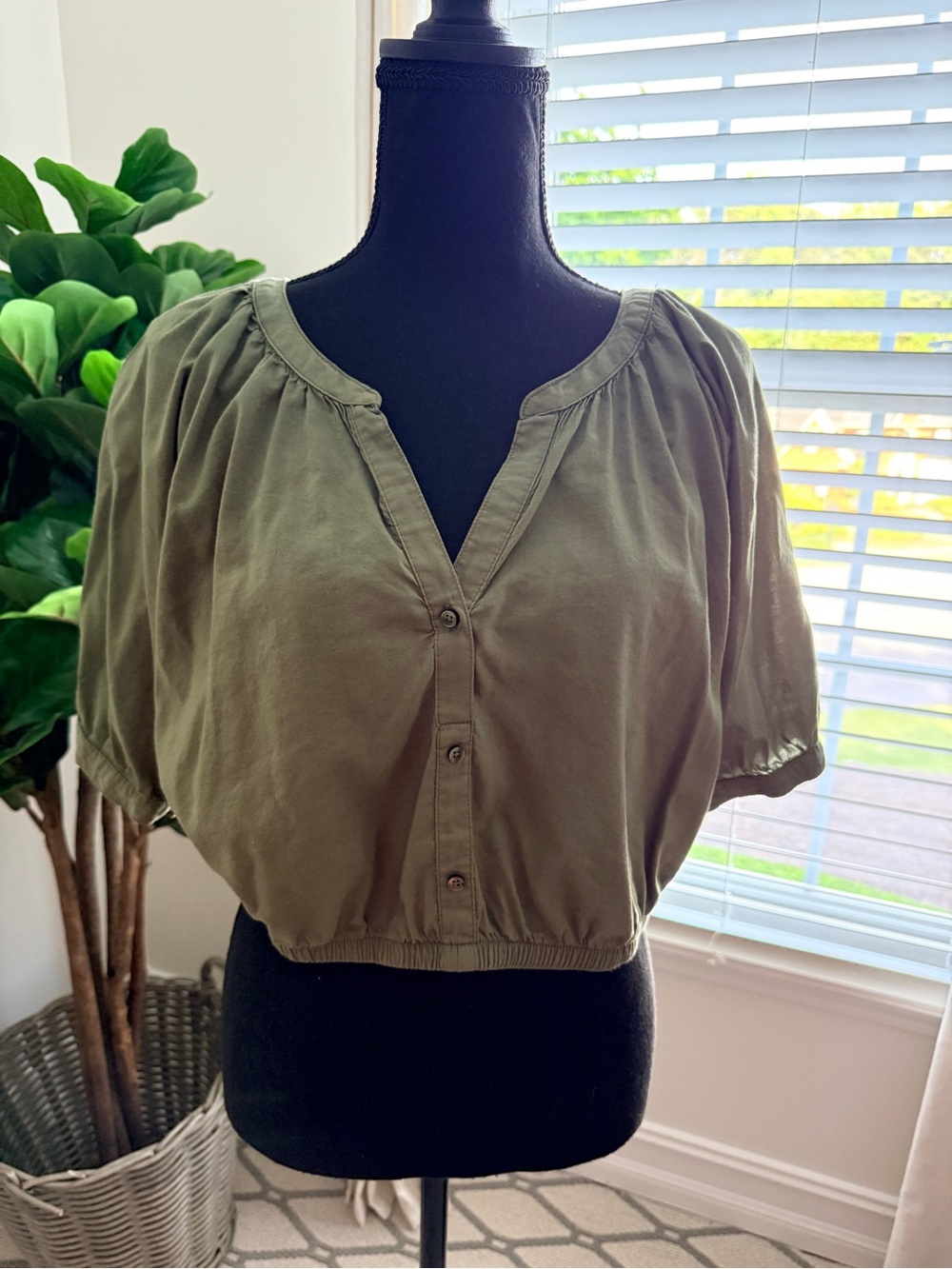 aerie Olive Cropped Button-Front Peasant Top